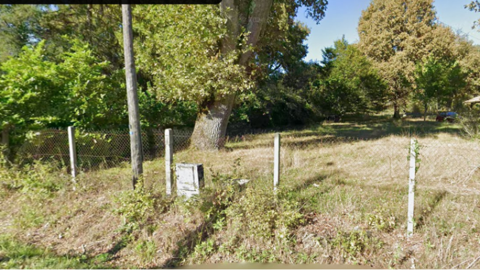 Terrain constructible de 1107m2 à Salles
