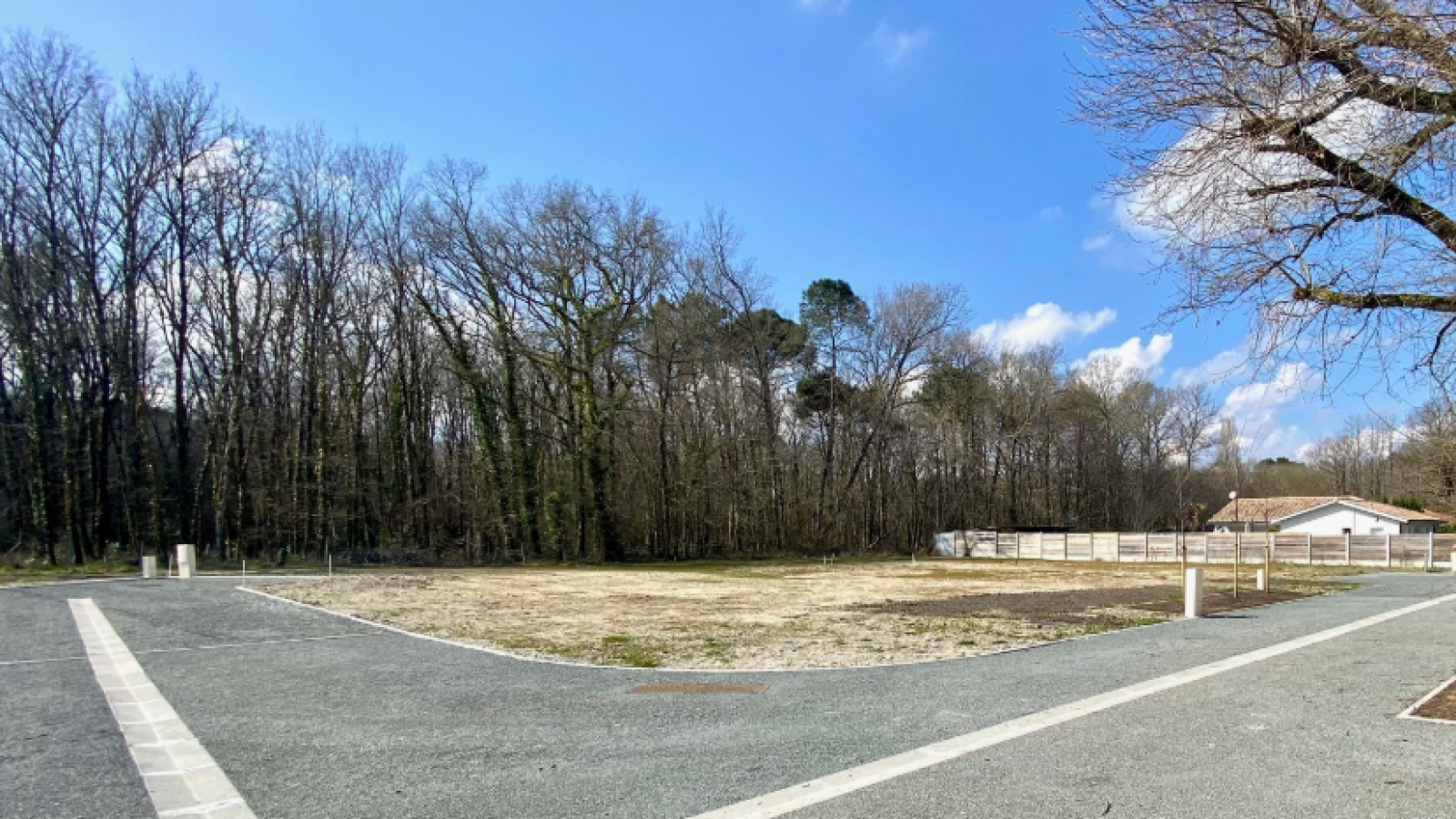 Terrain constructible de 515m2 à Brach
