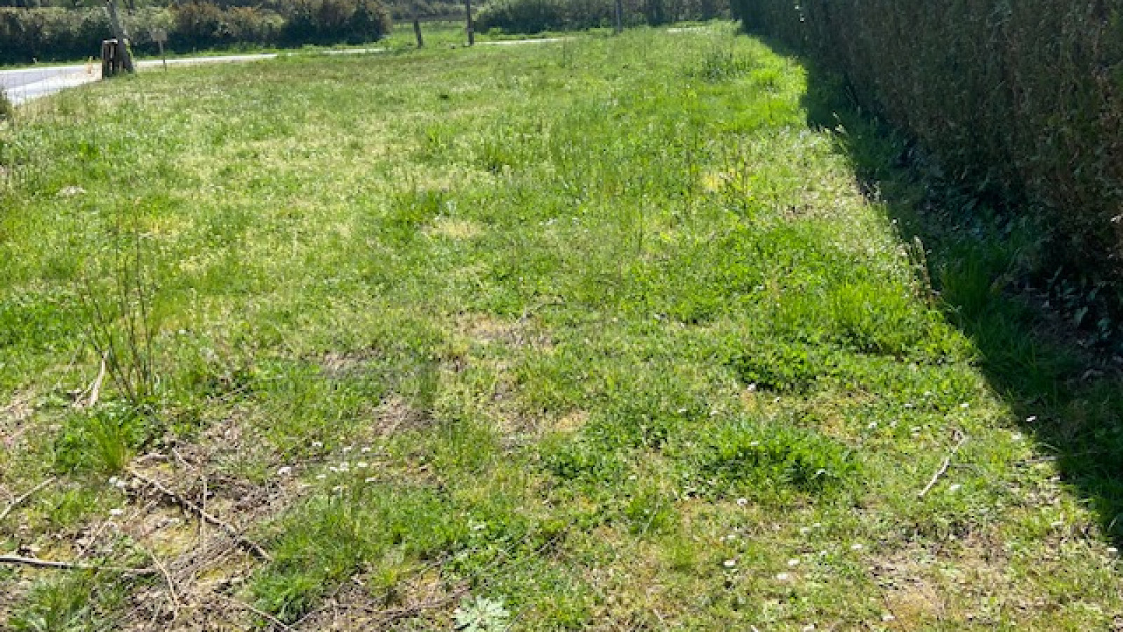 Terrain constructible de 820m2 à Quilly