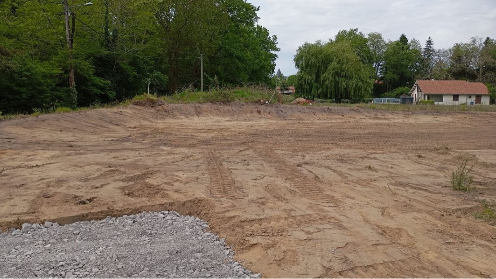 Terrain constructible de 927m2 à Rion-des-Landes