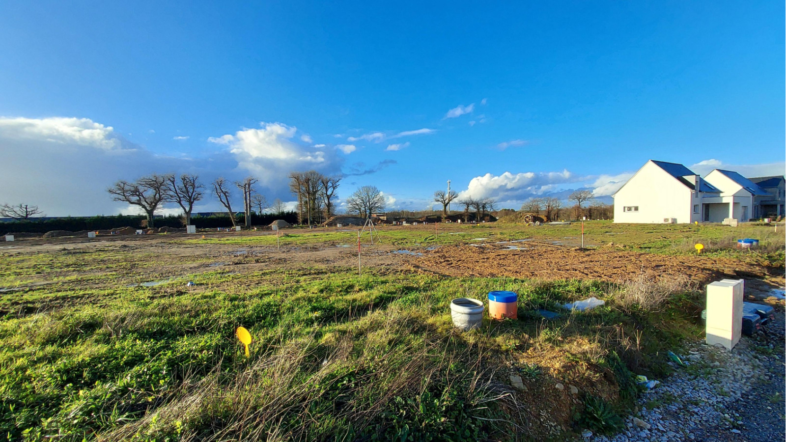 Terrain constructible de 369m2 à Livré-sur-Changeon