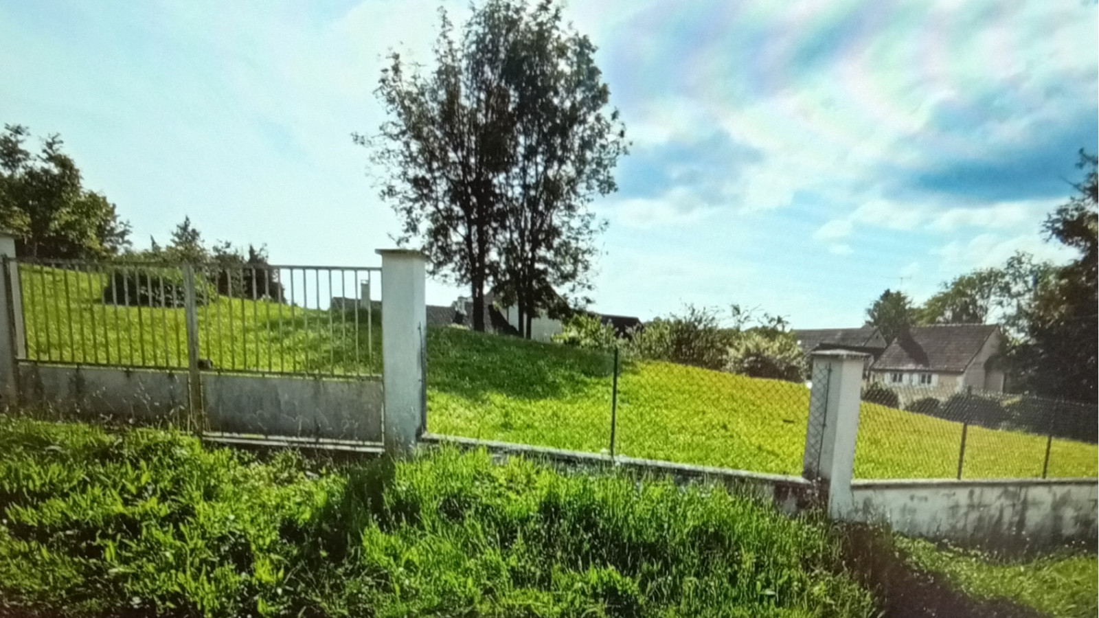 Terrain constructible de 1624m2 à Venizy