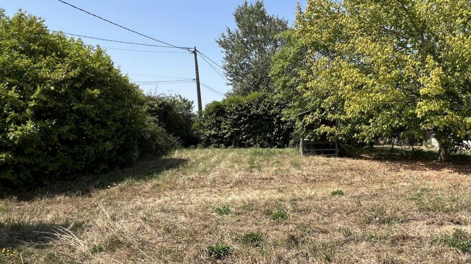 Terrain constructible de 830m2 à Soussans