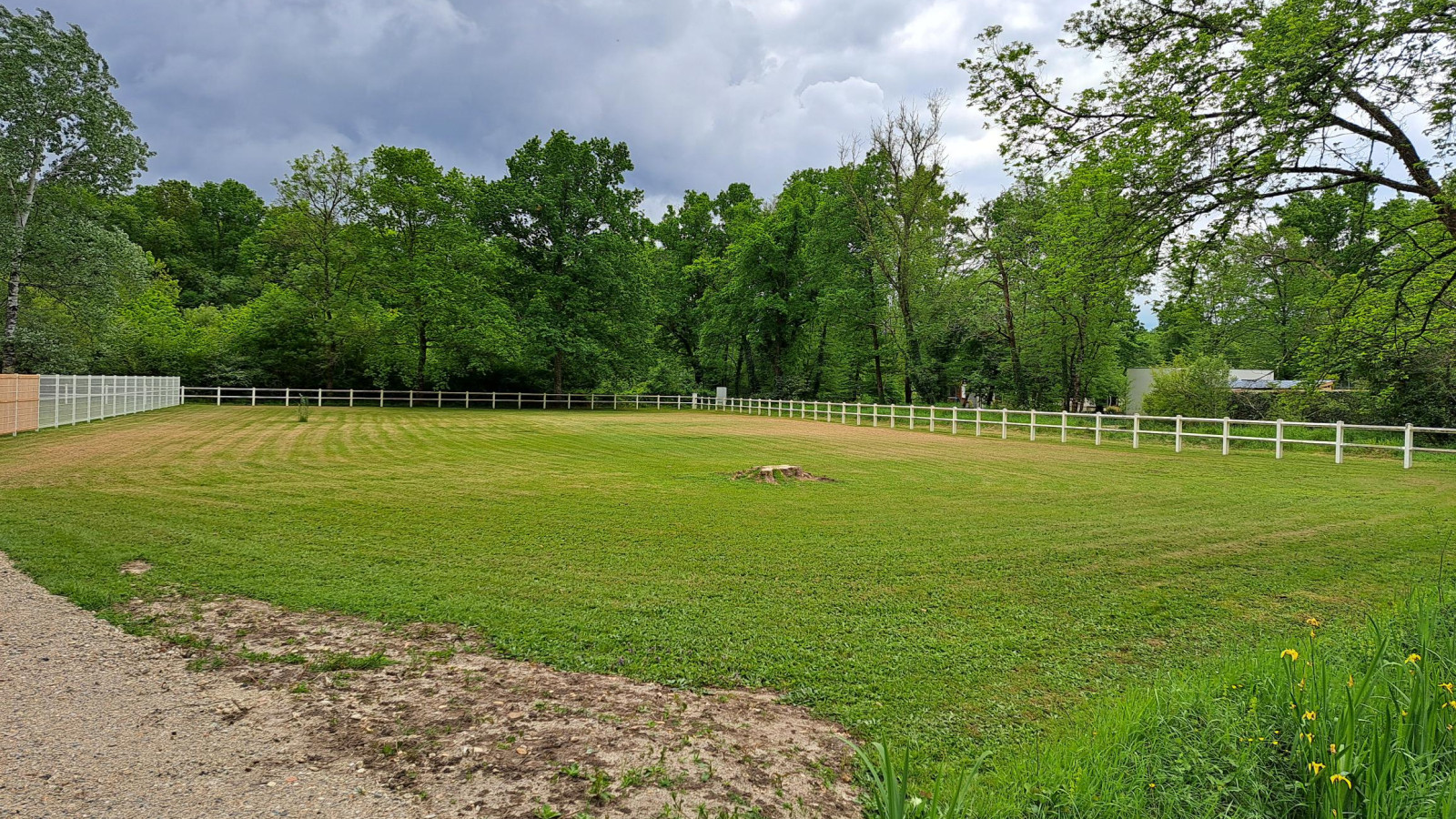 Terrain constructible de 1200m2 à La Brède
