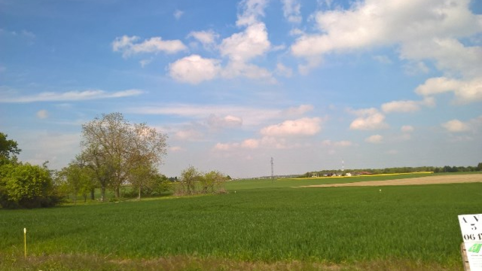 Terrain constructible de 1012m2 à La Selle-en-Hermoy