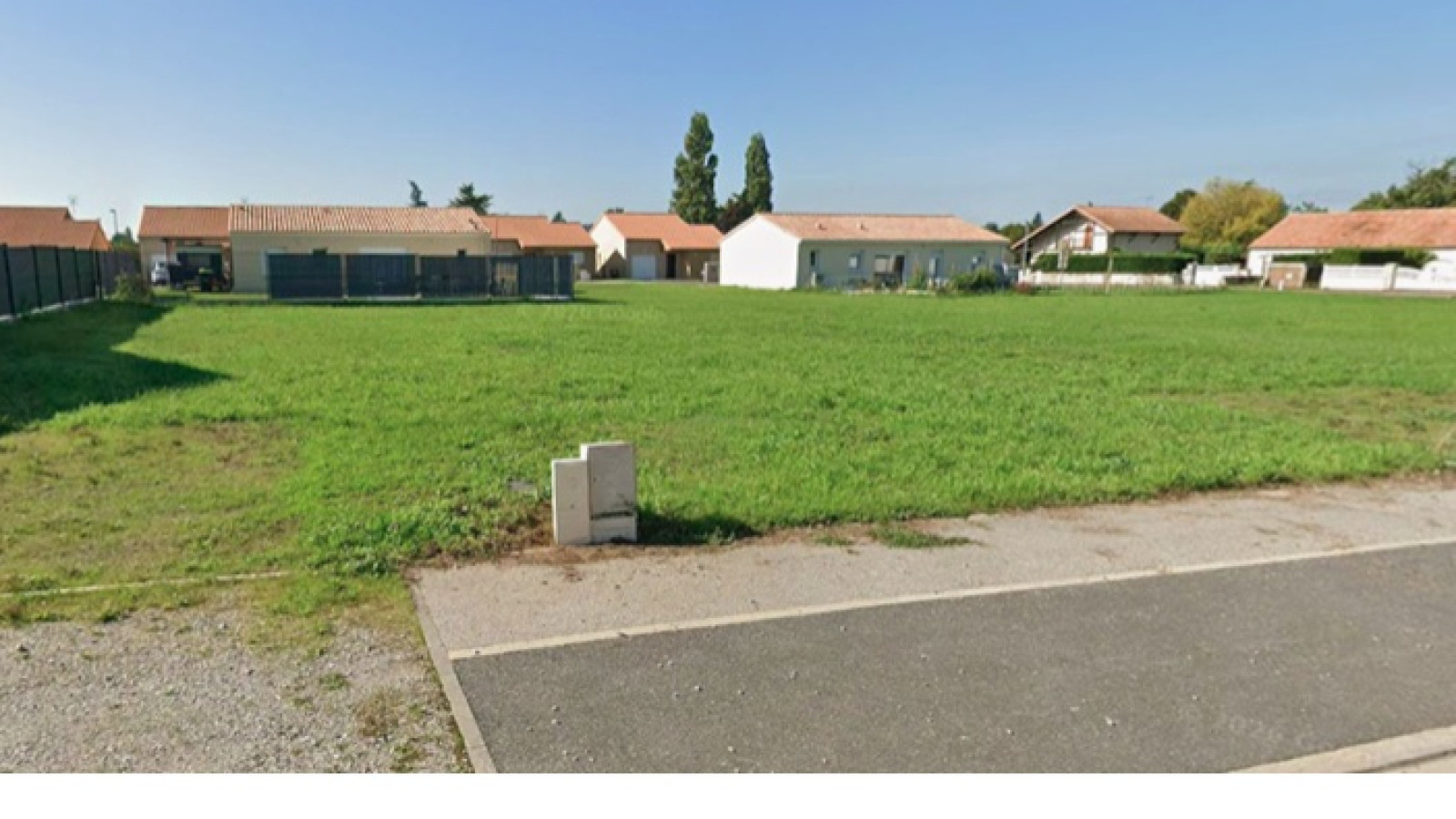 Terrain constructible de 379m2 à Naintré