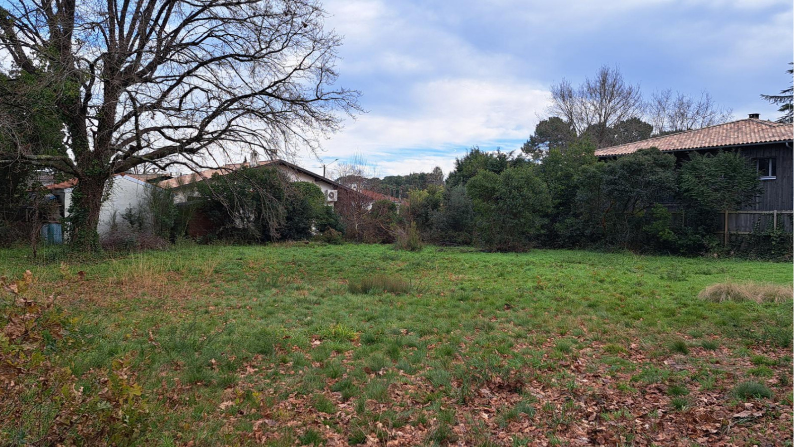 Terrain constructible de 800m2 à Gujan-Mestras