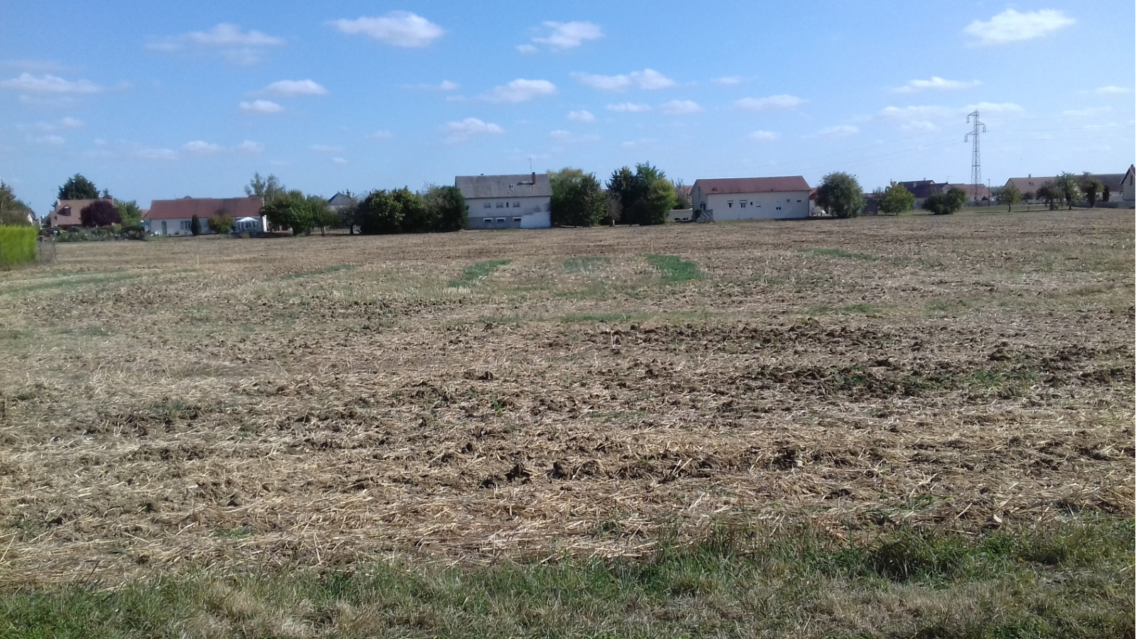 Terrain constructible de 1204m2 à Chevillon-sur-Huillard