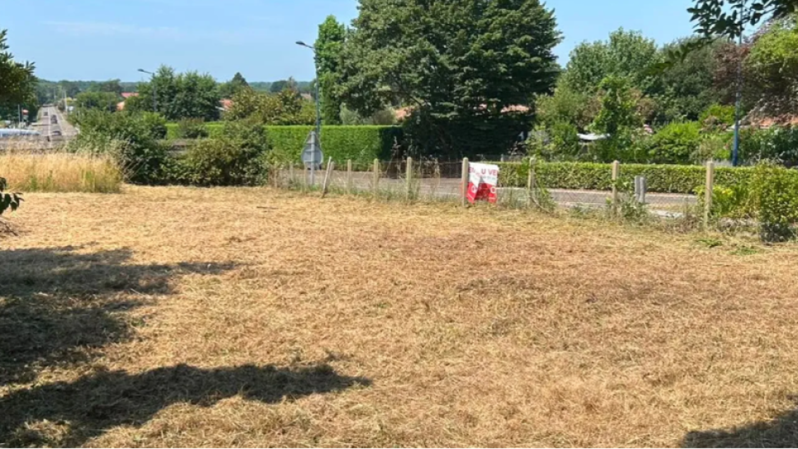 Terrain constructible de 650m2 à Saint-Lon-les-Mines