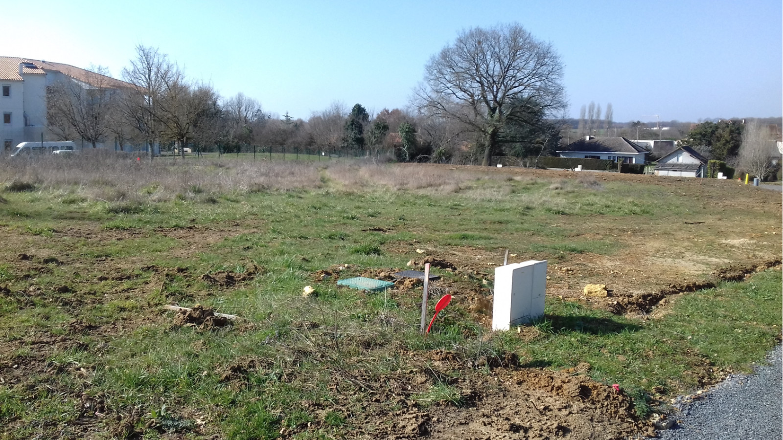Terrain constructible de 654m2 à Descartes