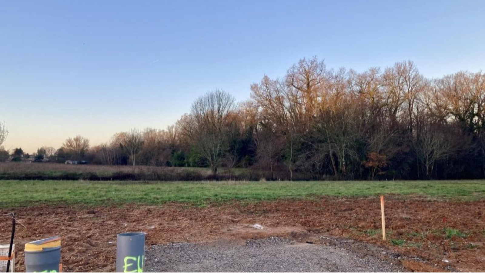 Terrain constructible de 1350m2 à Baurech