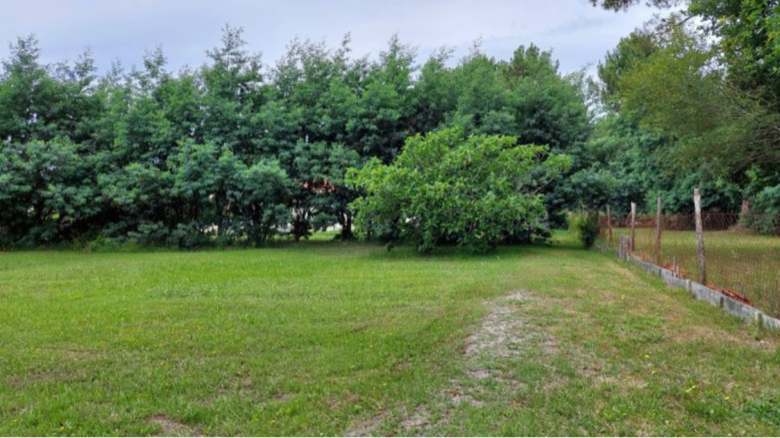 Terrain constructible de 600m2 à Landiras