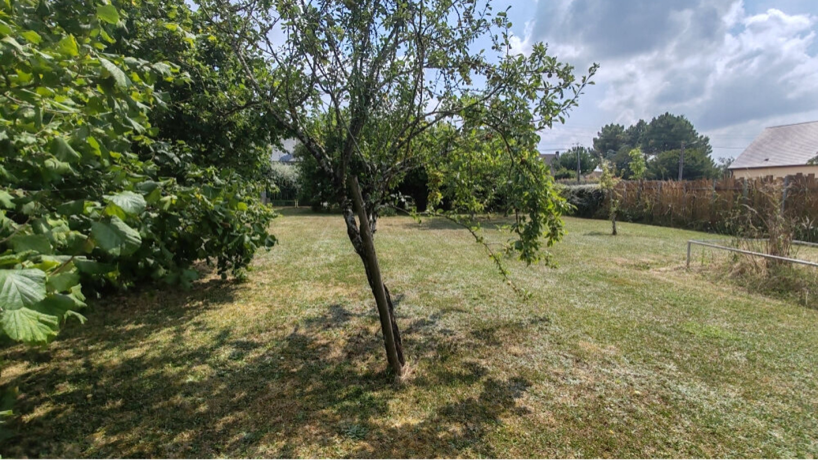Terrain constructible de 700m2 à La Chapelle-Vendômoise