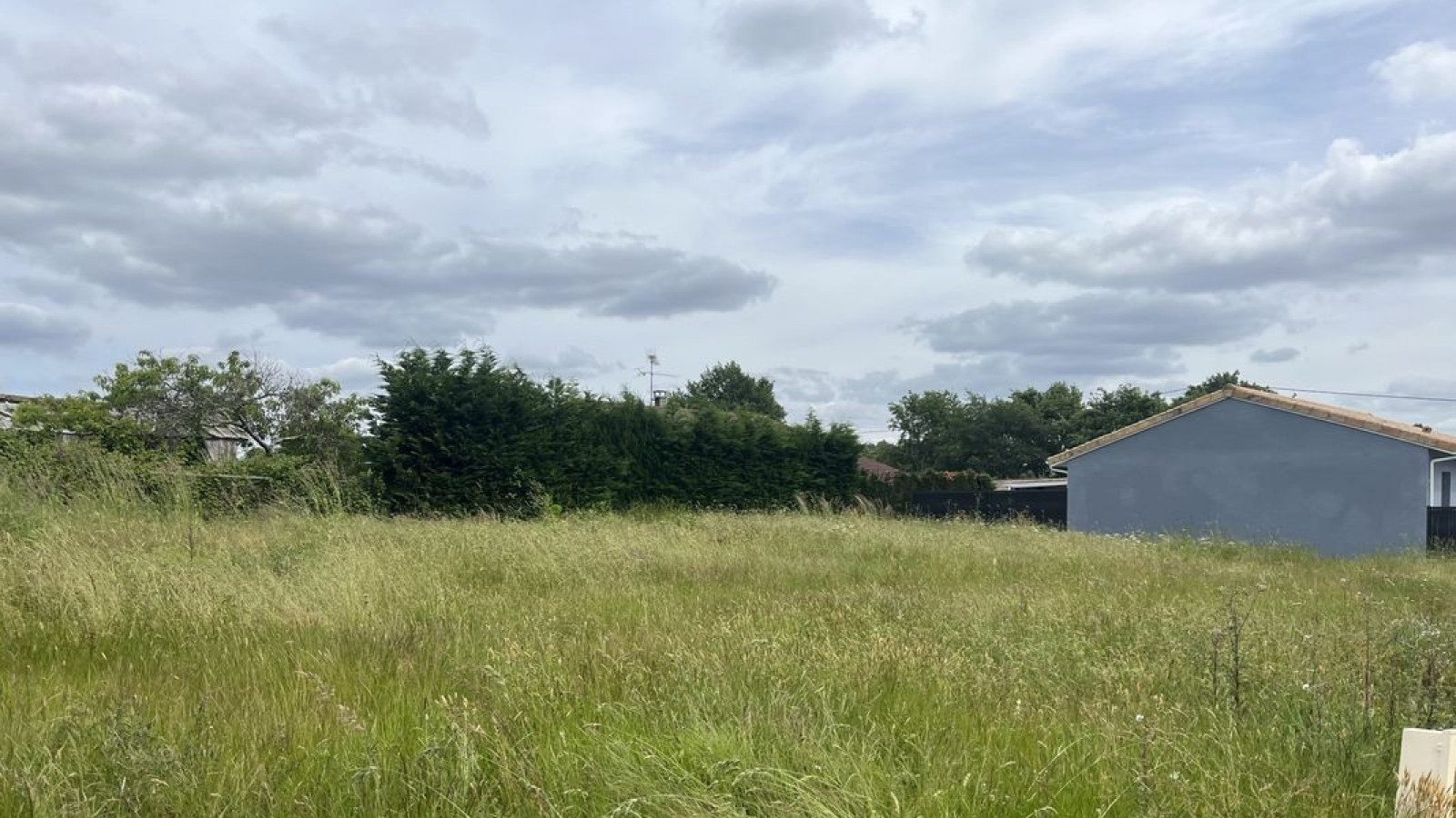 Terrain constructible de 800m2 à Podensac