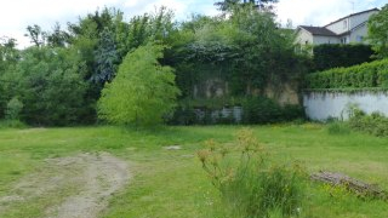 Terrain constructible de 676m2 à Auxerre