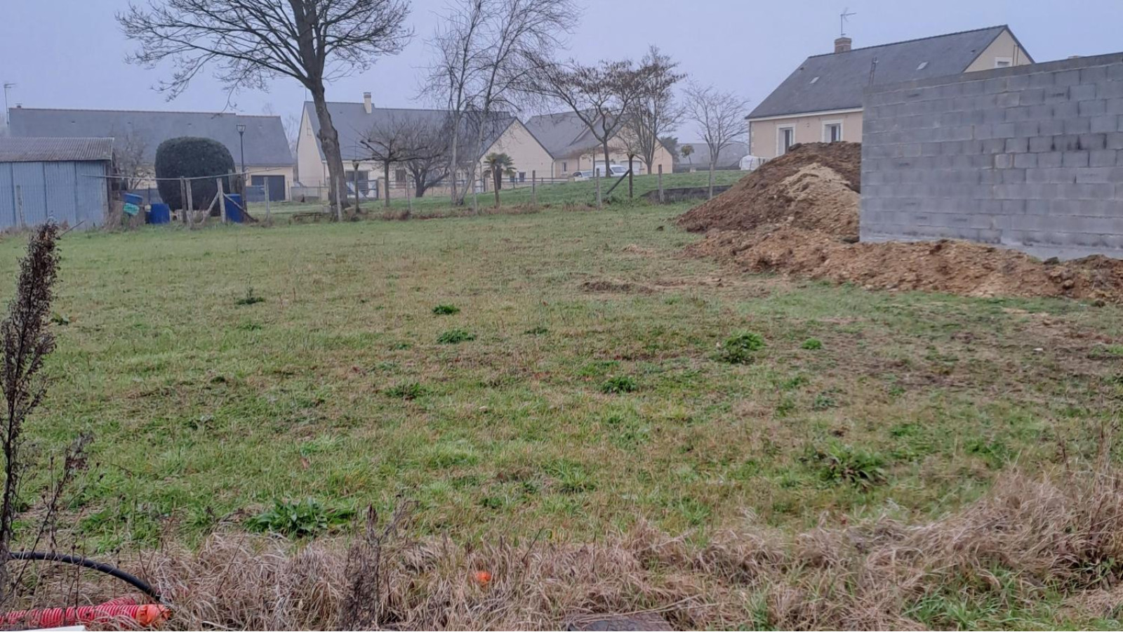 Terrain constructible de 386m2 à Morannes sur Sarthe-Daumeray