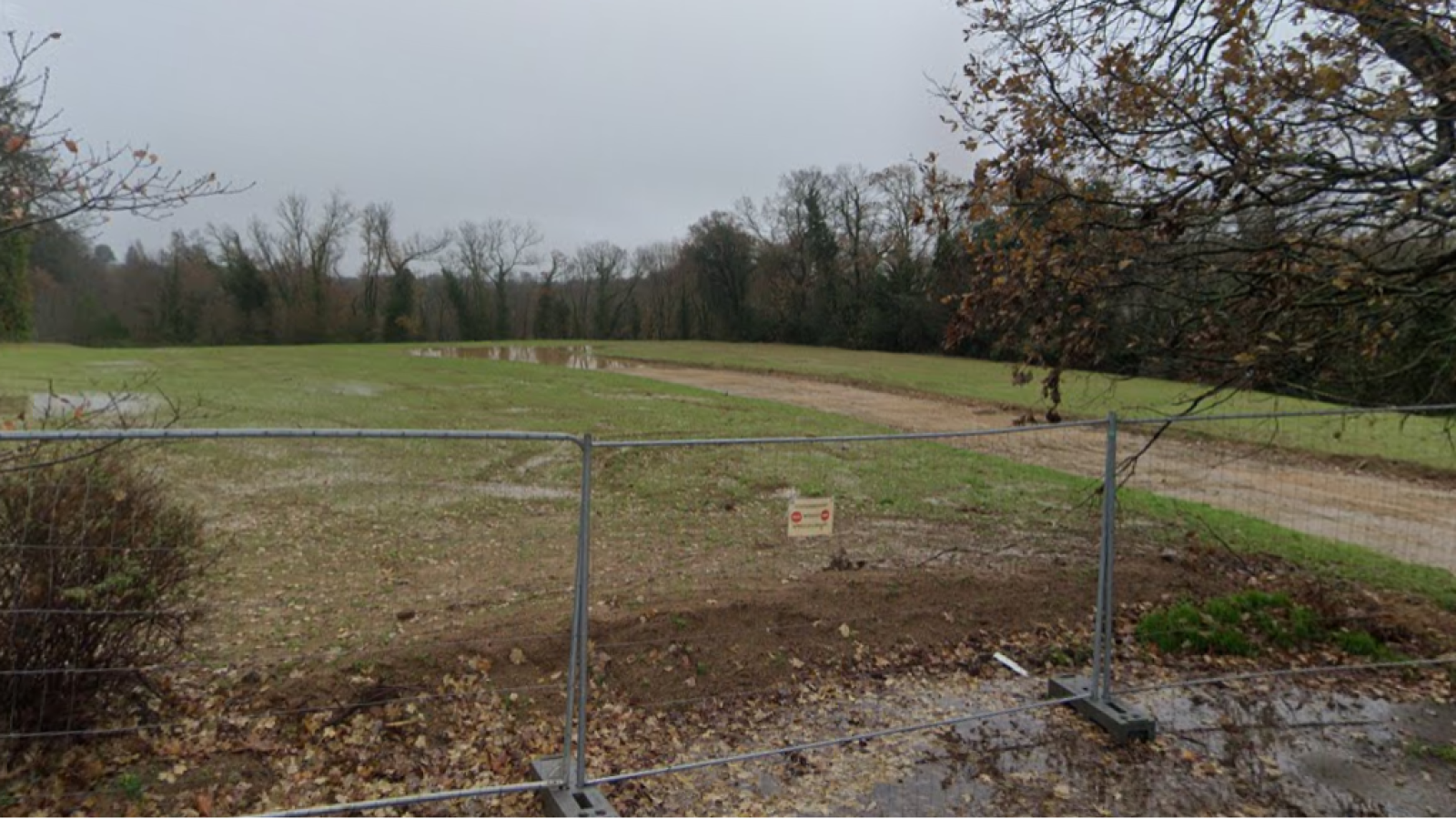 Terrain constructible de 344m2 à Marzan