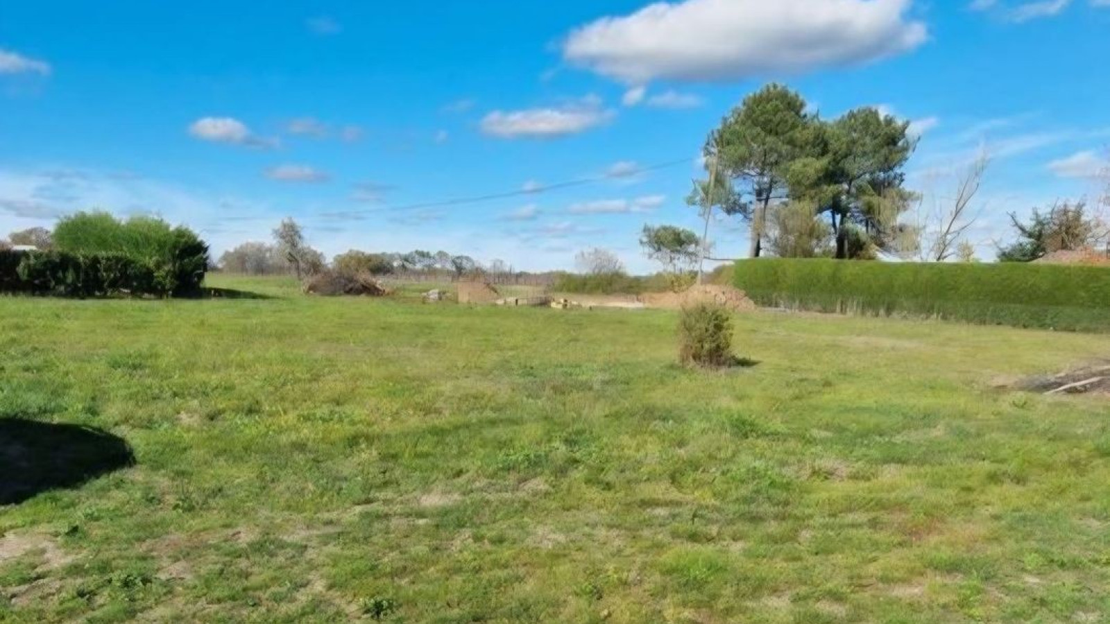 Terrain constructible de 1200m2 à Bonzac