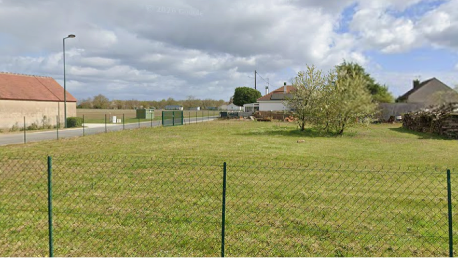 Terrain constructible de 718m2 à Mardié