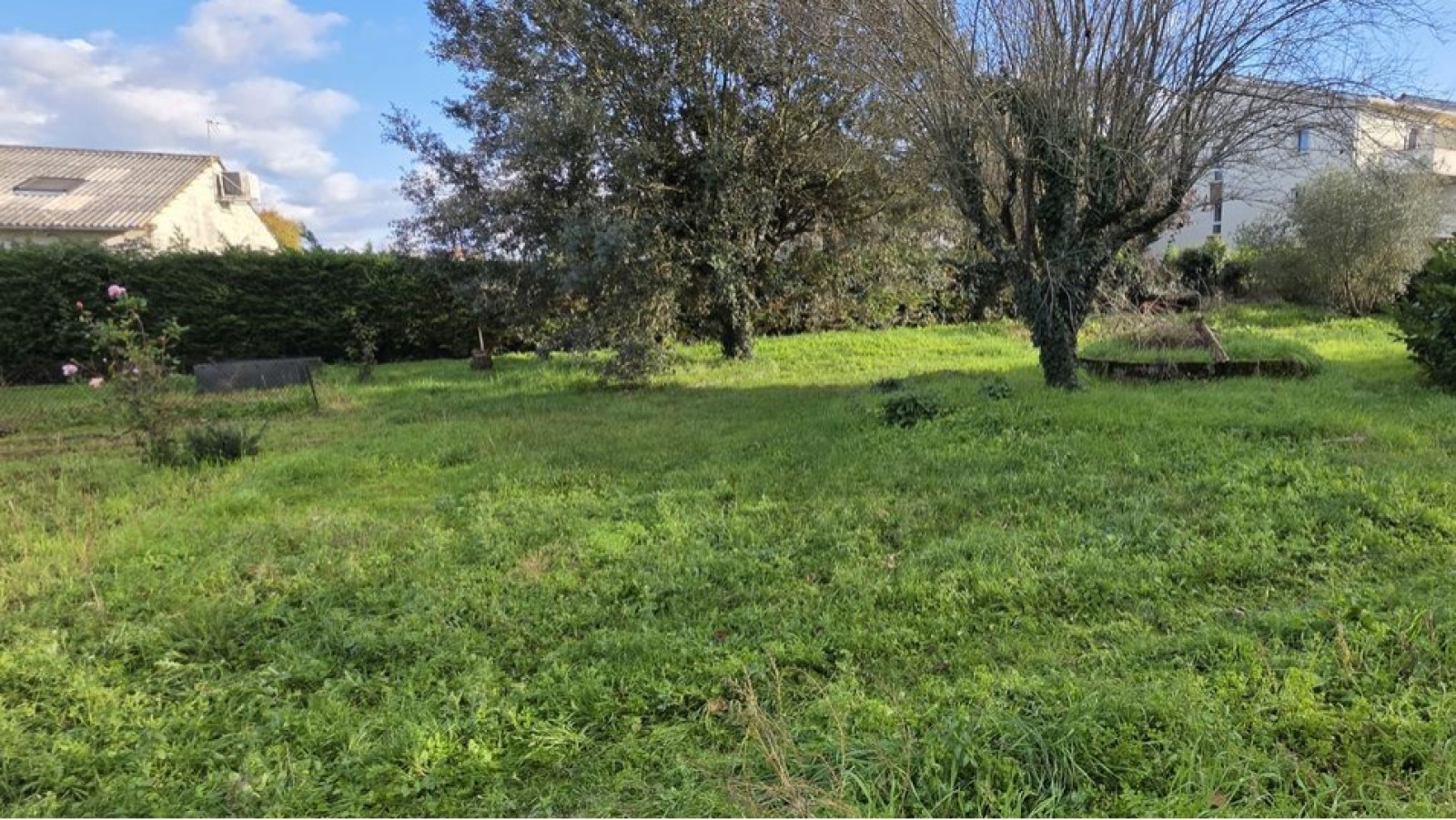 Terrain constructible de 730m2 à Reignac