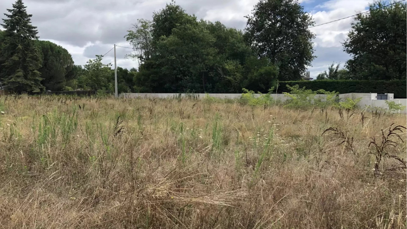 Terrain constructible de 1455m2 à La Brède
