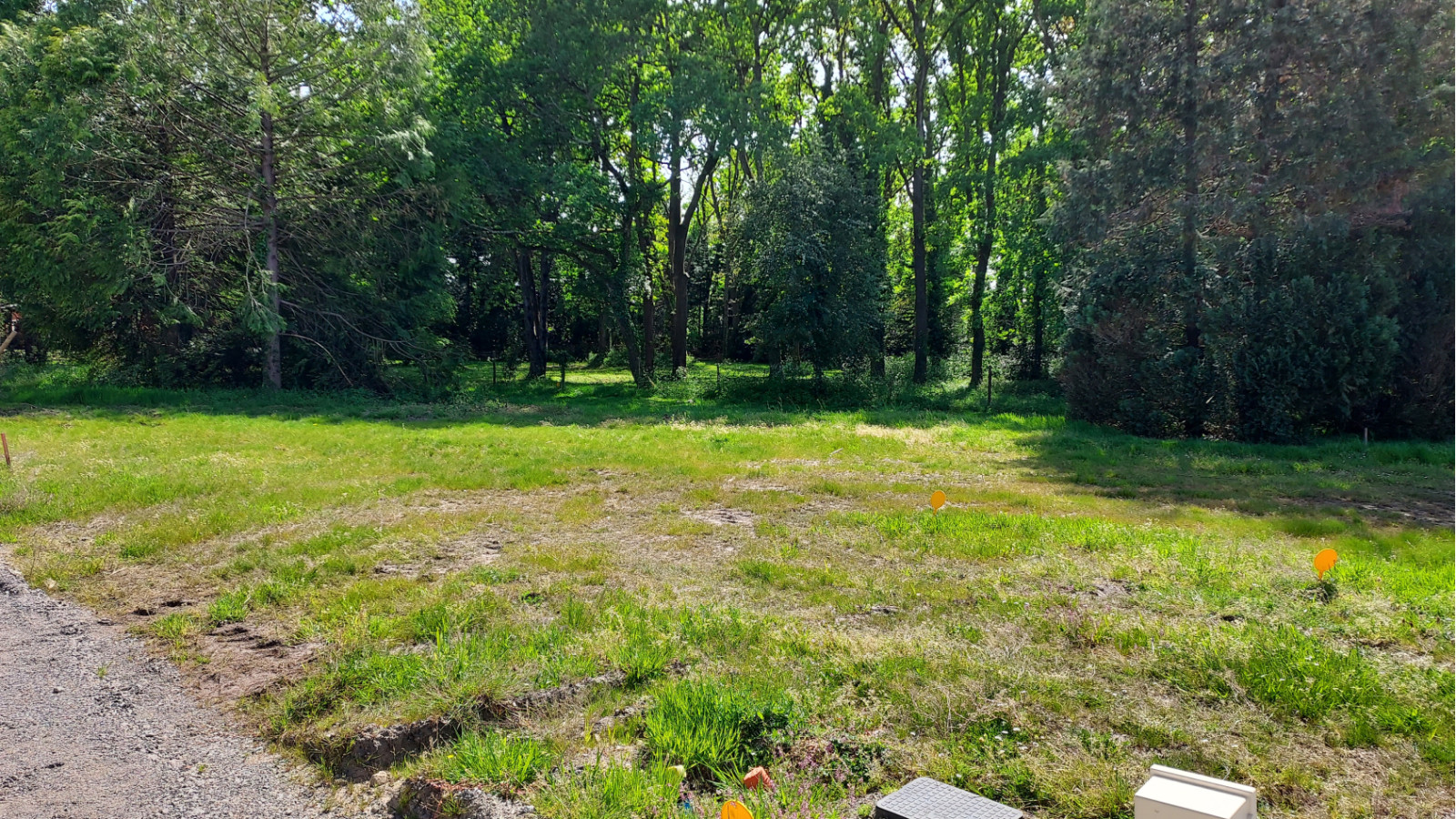 Terrain constructible de 249m2 à Les Touches