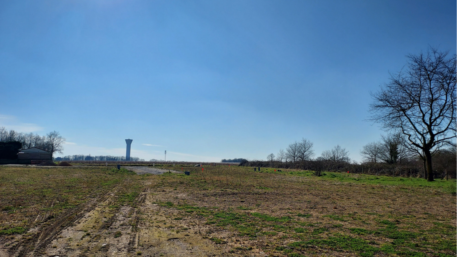 Terrain constructible de 745m2 à Petit-Mars