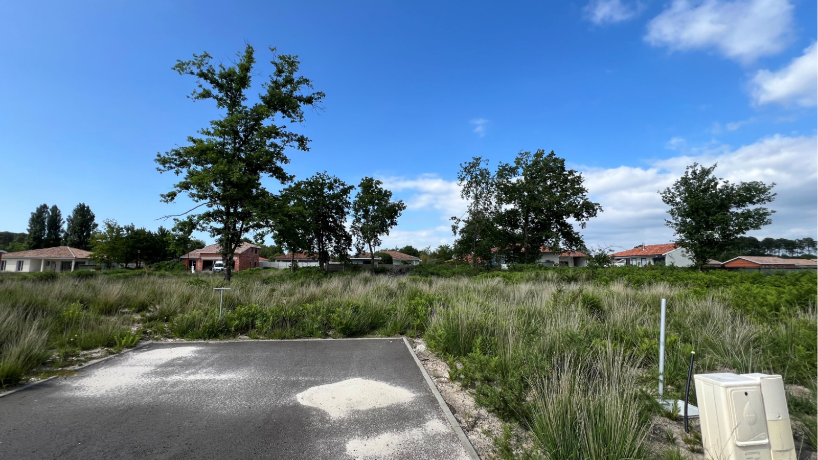 Terrain constructible de 710m2 à Mios
