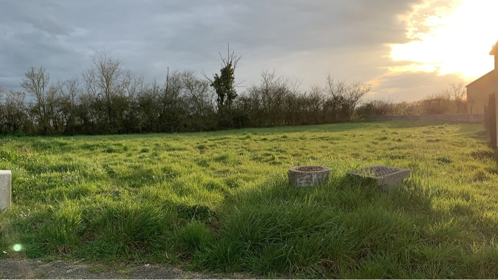 Terrain constructible de 838m2 à Croignon