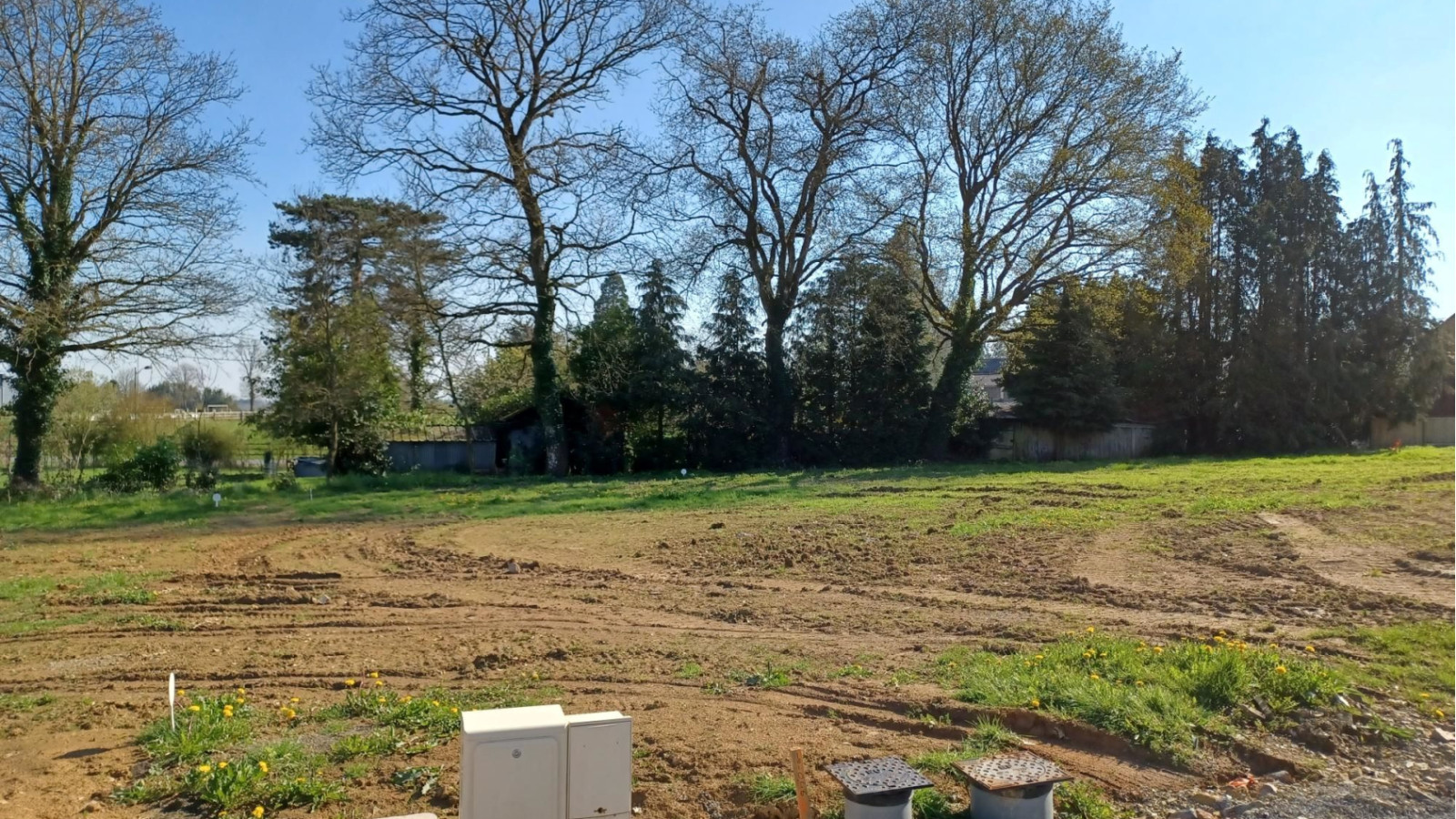 Terrain constructible de 220m2 à Saint-Symphorien