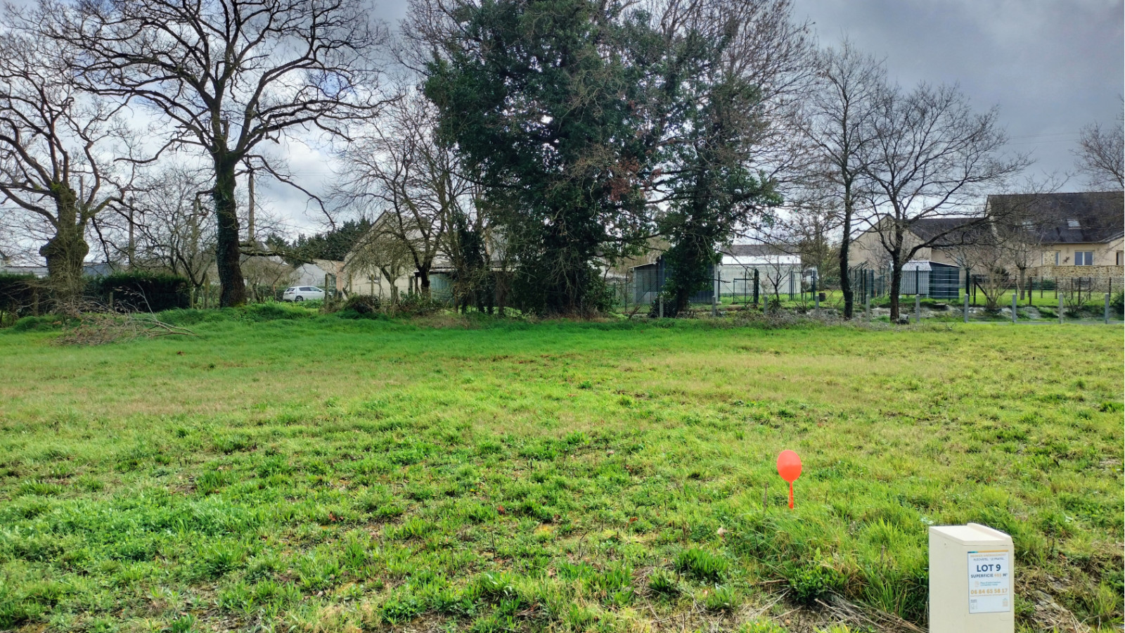 Terrain constructible de 337m2 à Andouillé-Neuville