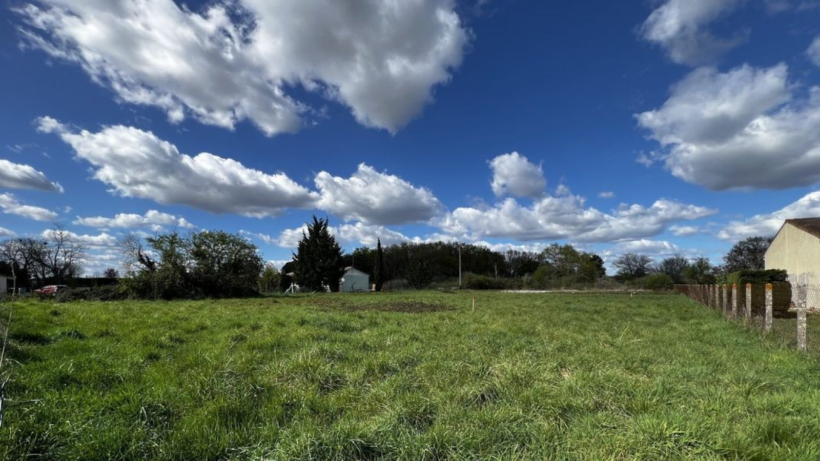 Terrain constructible de 560m2 à Civrac-en-Médoc