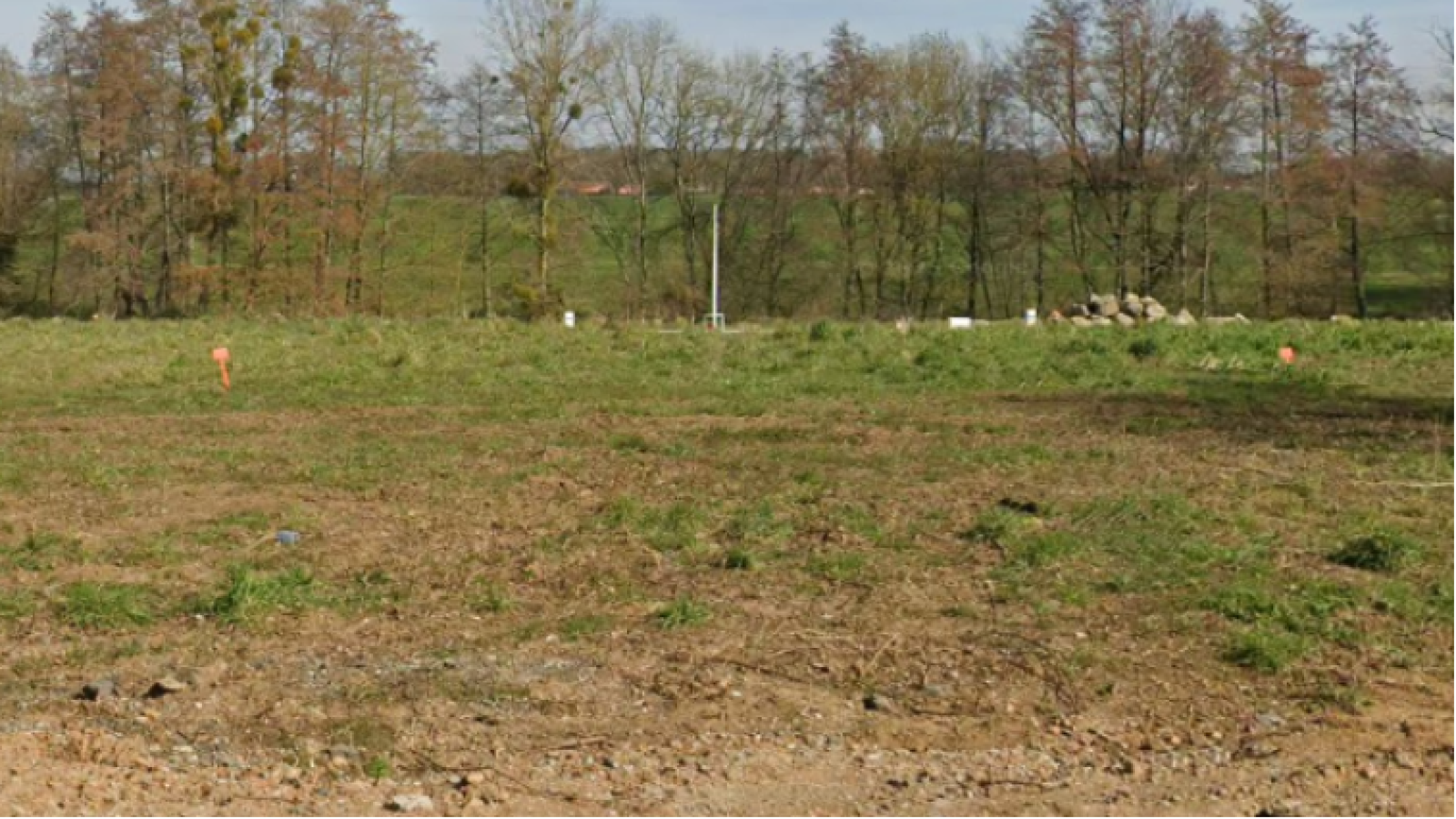 Terrain constructible de 355m2 à Bellevigny