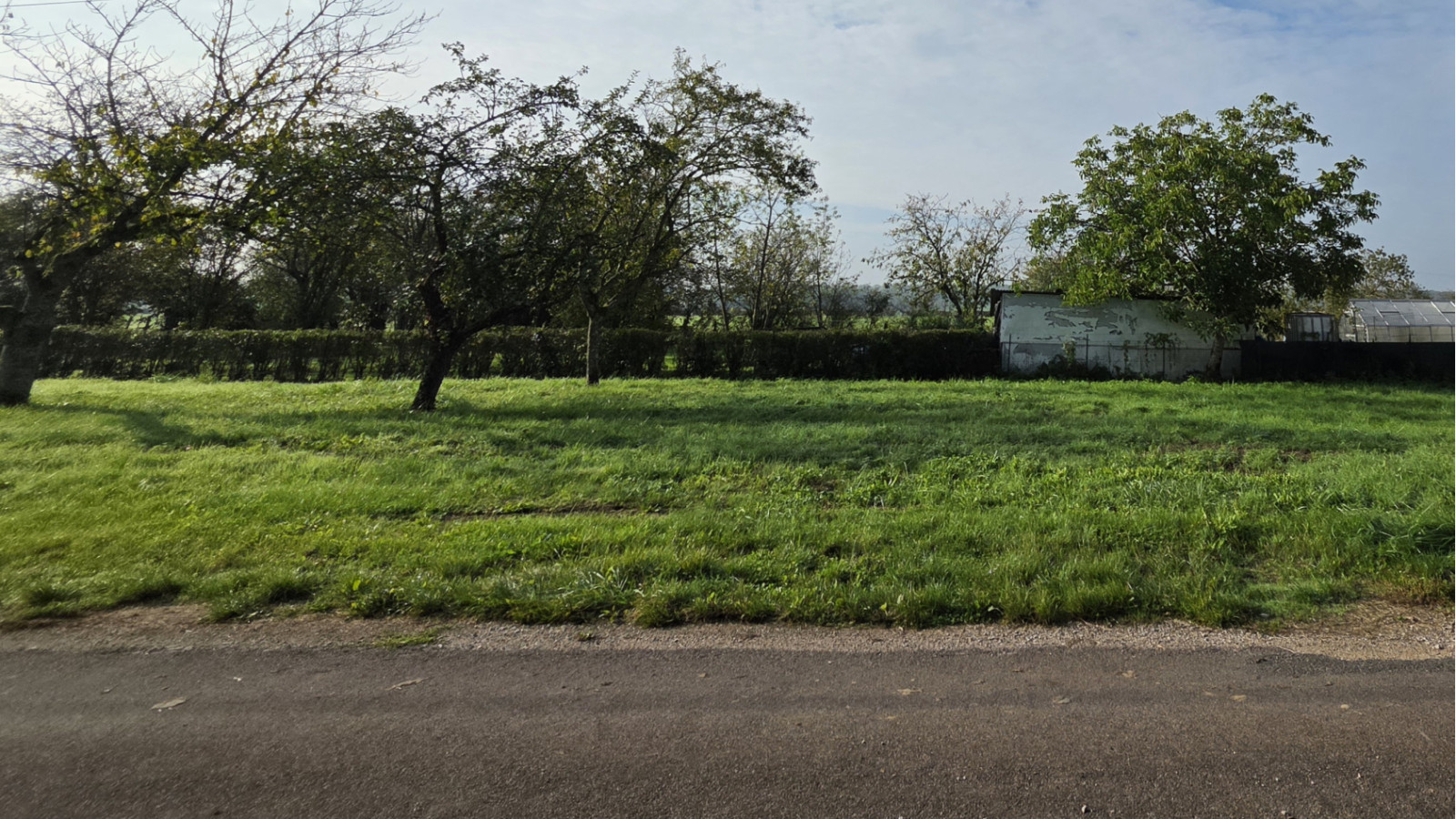 Terrain constructible de 301m2 à Villebichot