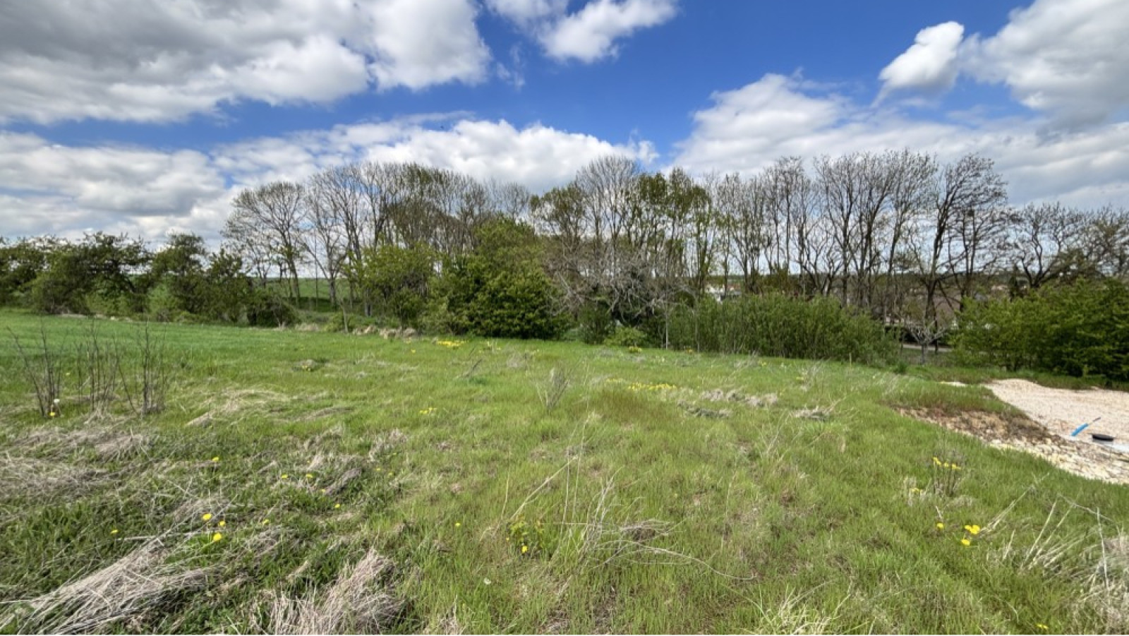 Terrain constructible de 380m2 à Hauteville-lès-Dijon