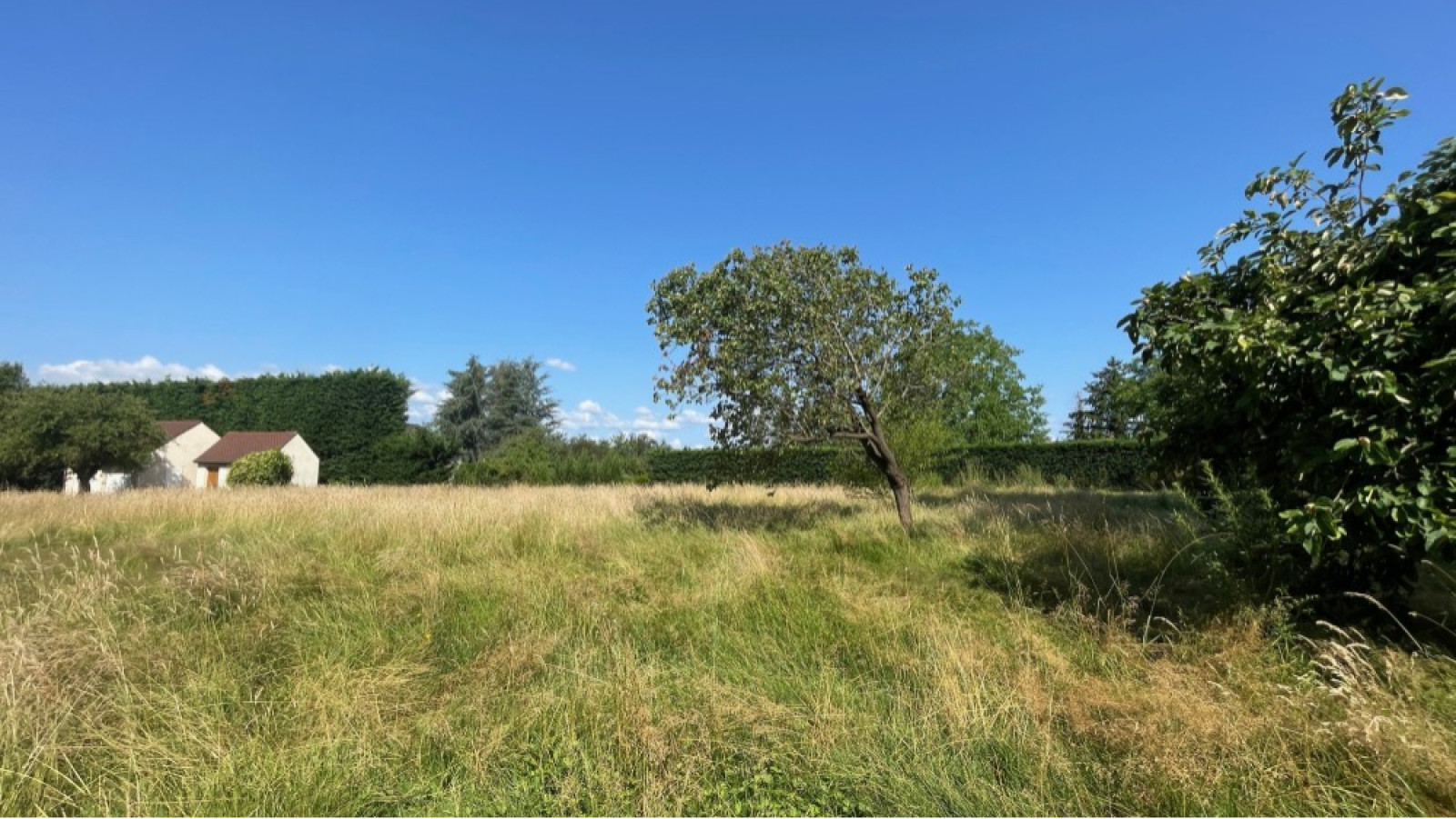 Terrain constructible de 776m2 à Ruffey-lès-Beaune