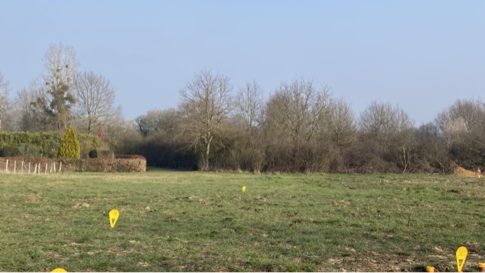 Terrain constructible de 718m2 à Montreuil-sur-Loir