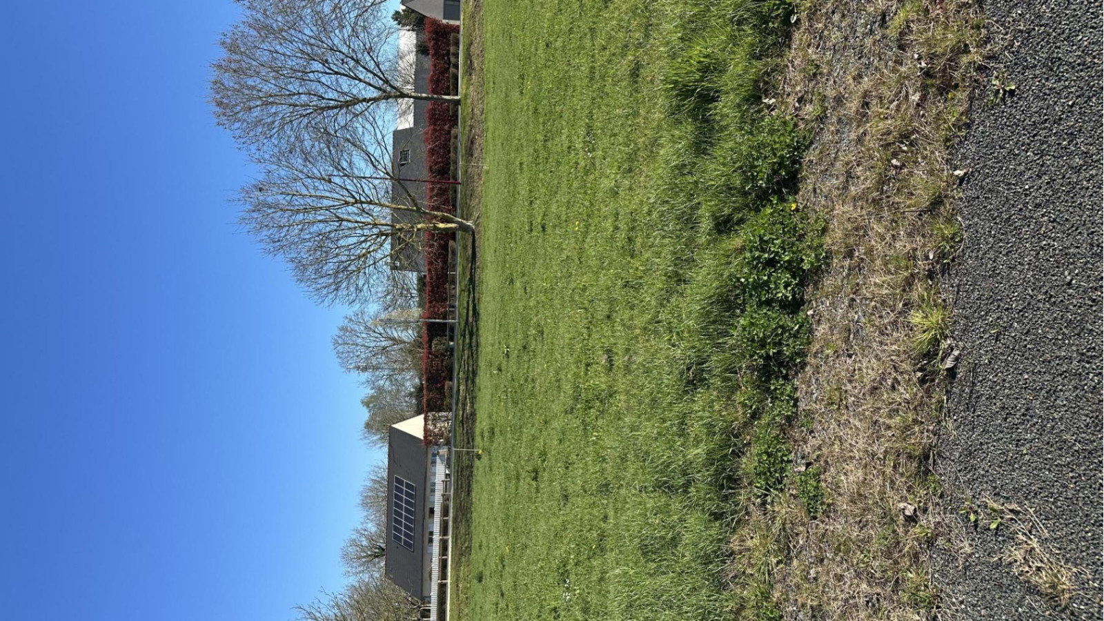 Terrain constructible de 496m2 à Huillé-Lézigné