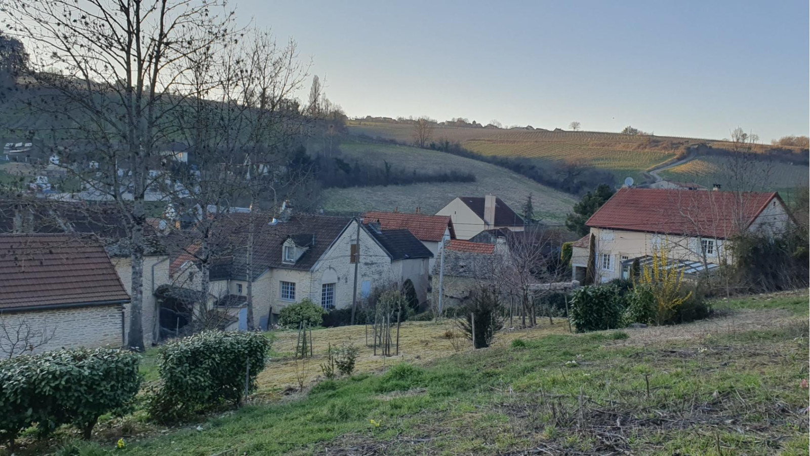 Terrain constructible de 1600m2 à Échevronne