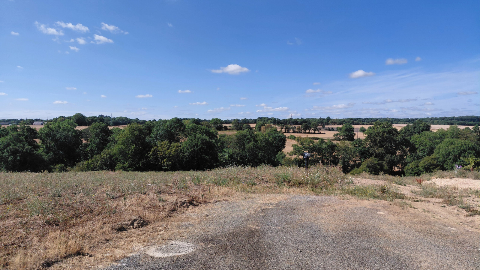 Terrain constructible de 368m2 à Cornillé