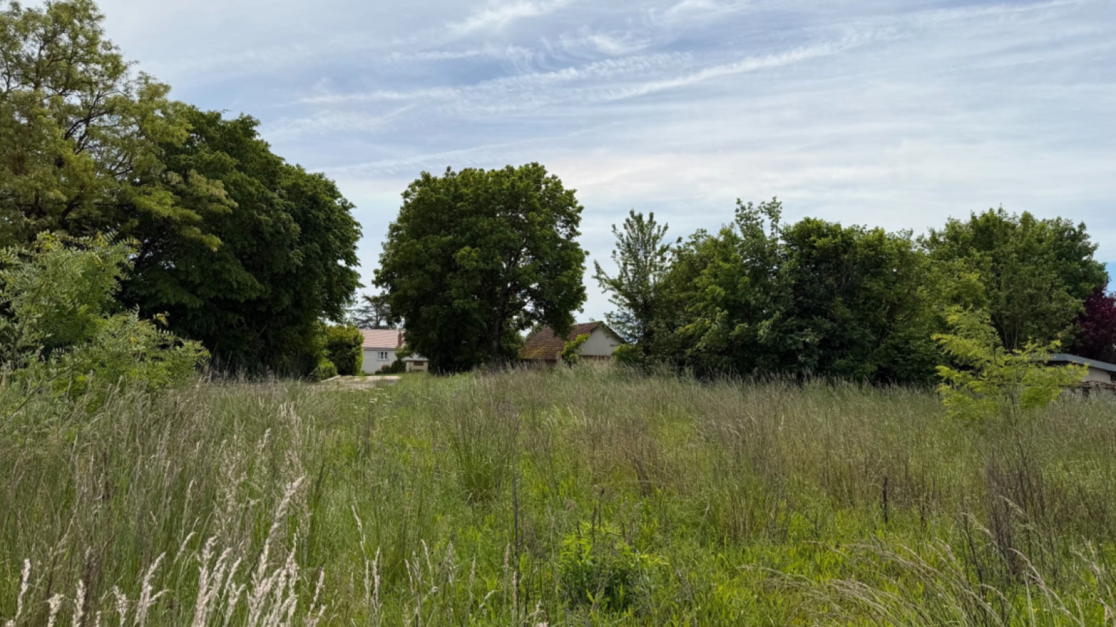 Terrain constructible de 418m2 à Arceau