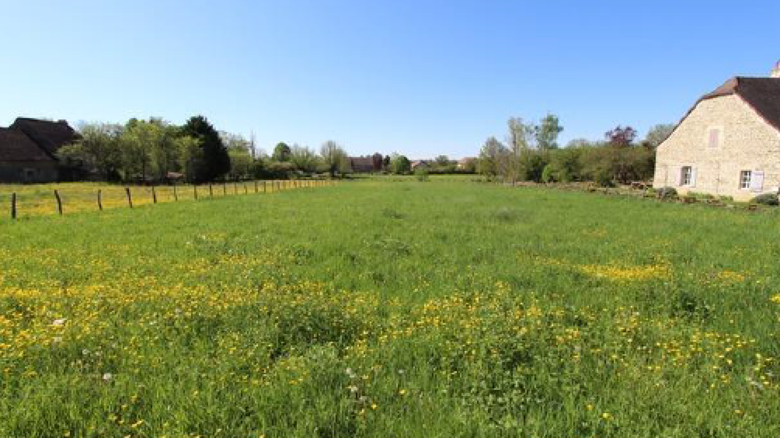 Terrain constructible de 1174m2 à Painblanc