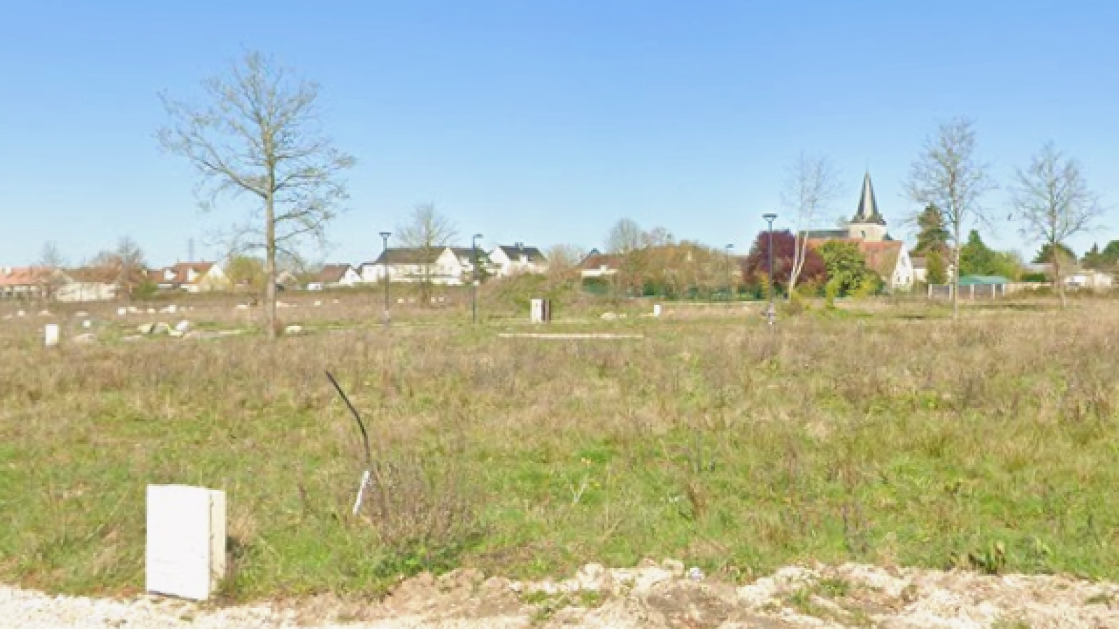 Terrain constructible de 391m2 à Semoy