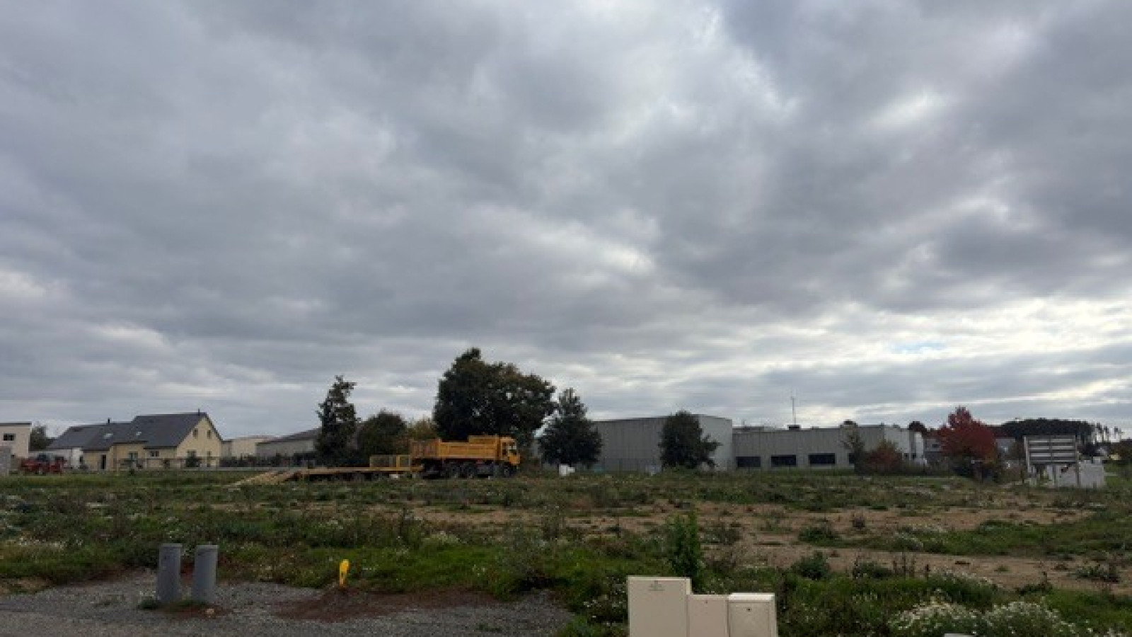 Terrain constructible de 408m2 à Cardroc