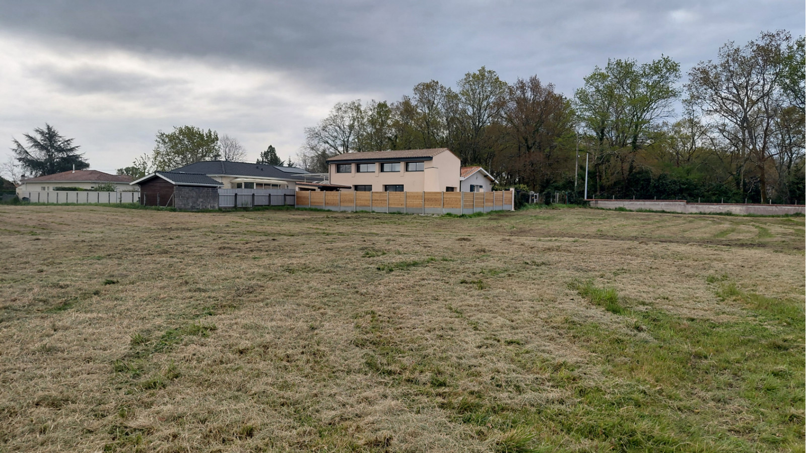 Terrain constructible de 602m2 à Canéjan