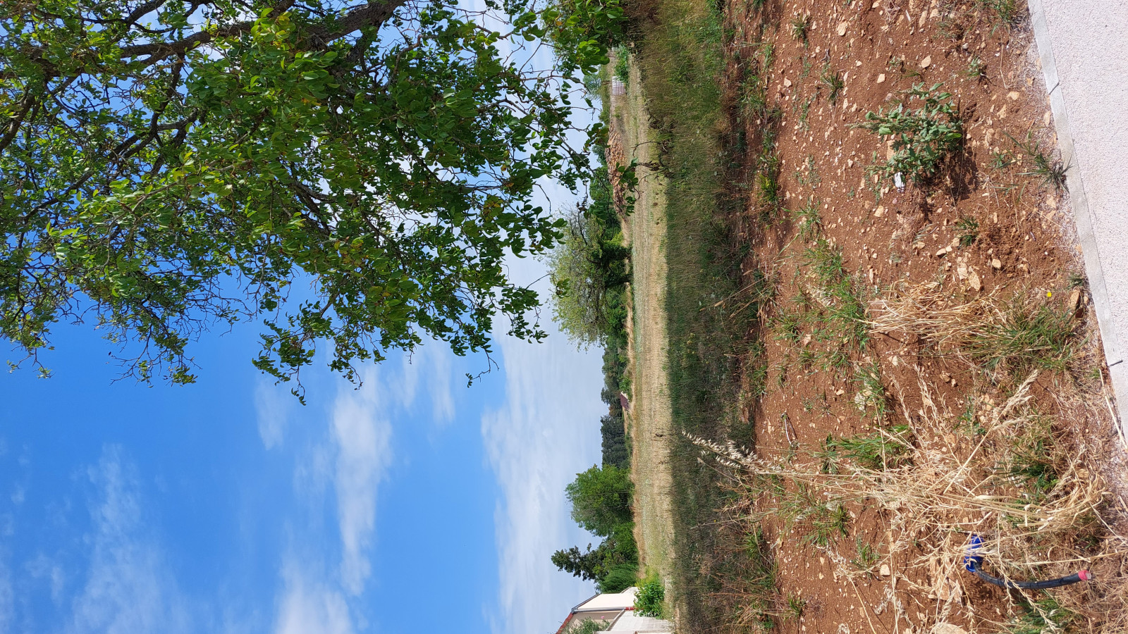 Terrain constructible de 1350m2 à Gemeaux