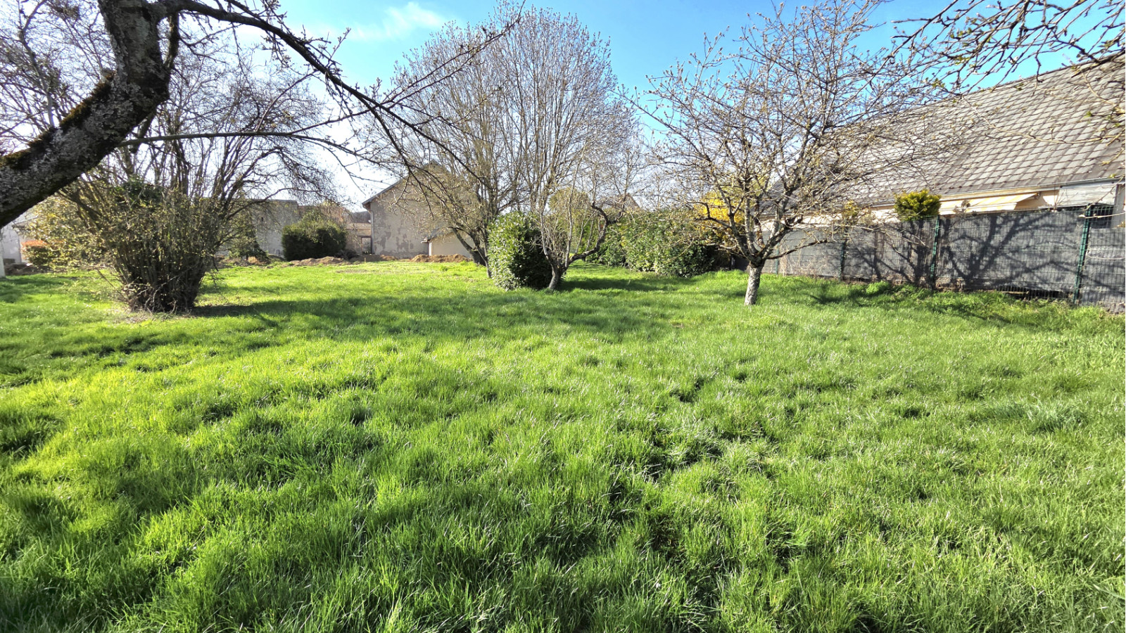 Terrain constructible de 713m2 à Varois-et-Chaignot