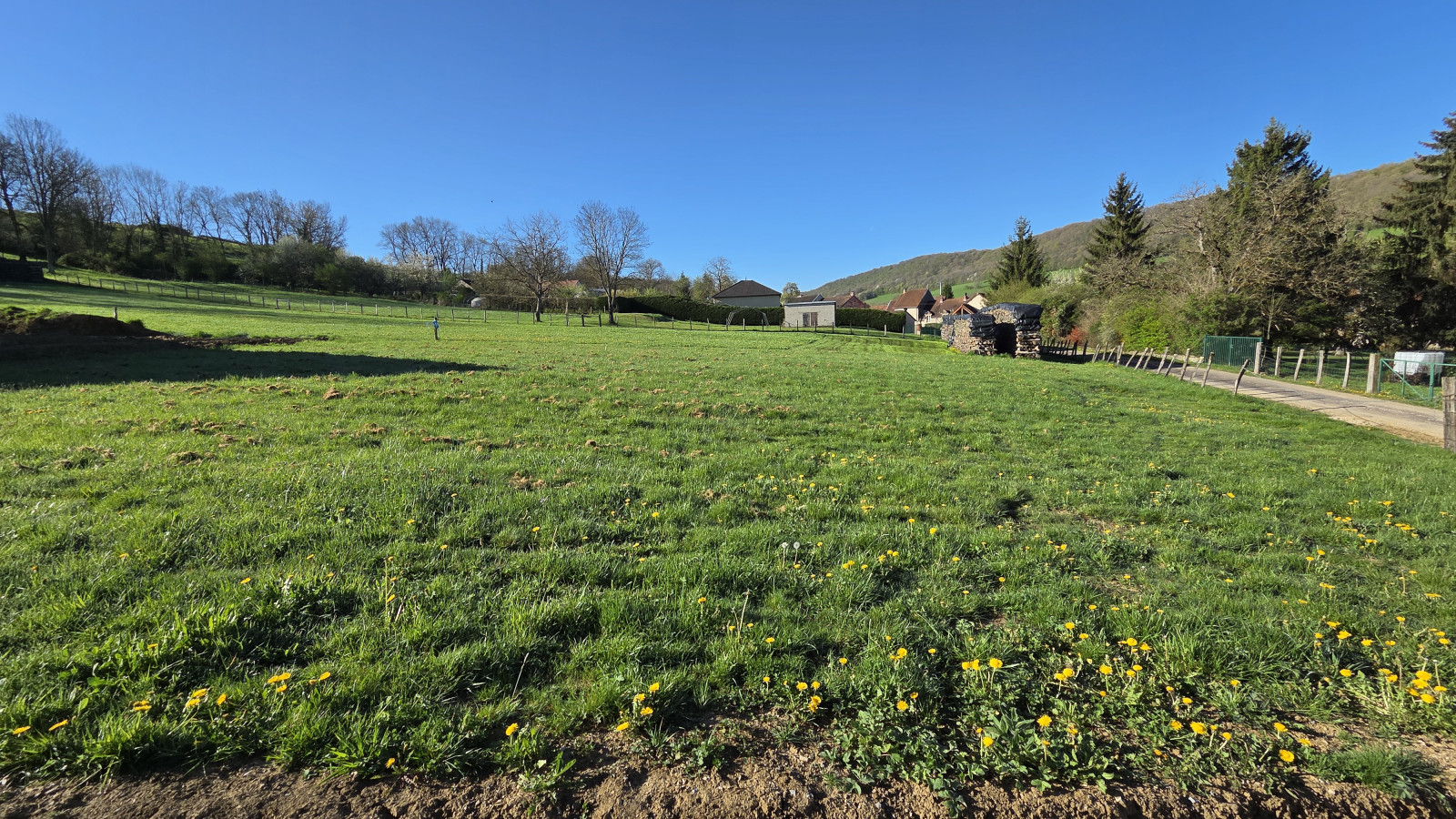 Terrain constructible de 780m2 à Blaisy-Bas
