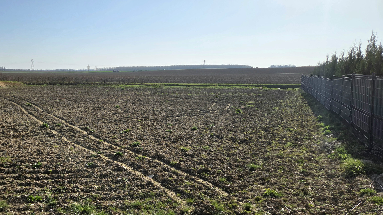 Terrain constructible de 606m2 à Aiserey