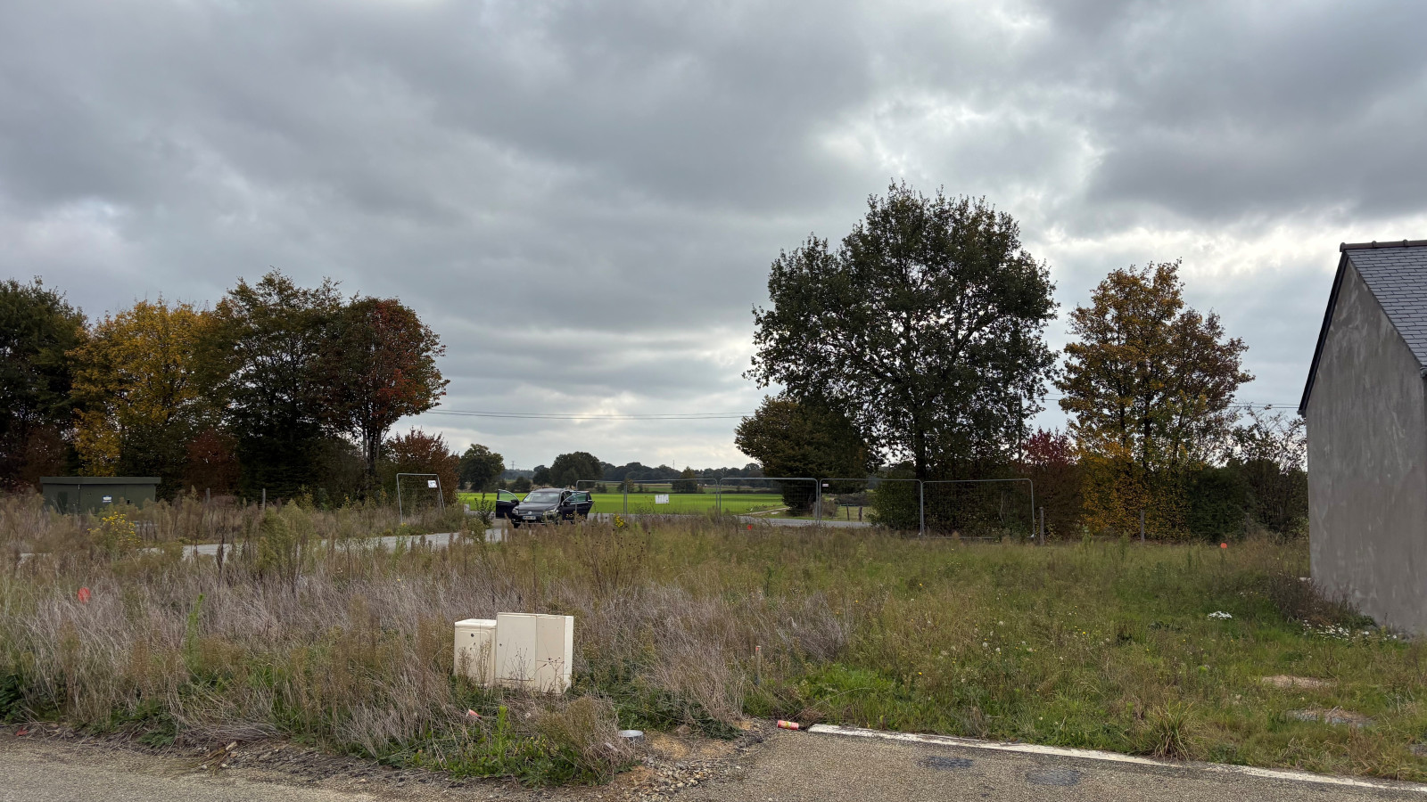 Terrain constructible de 333m2 à Guipel
